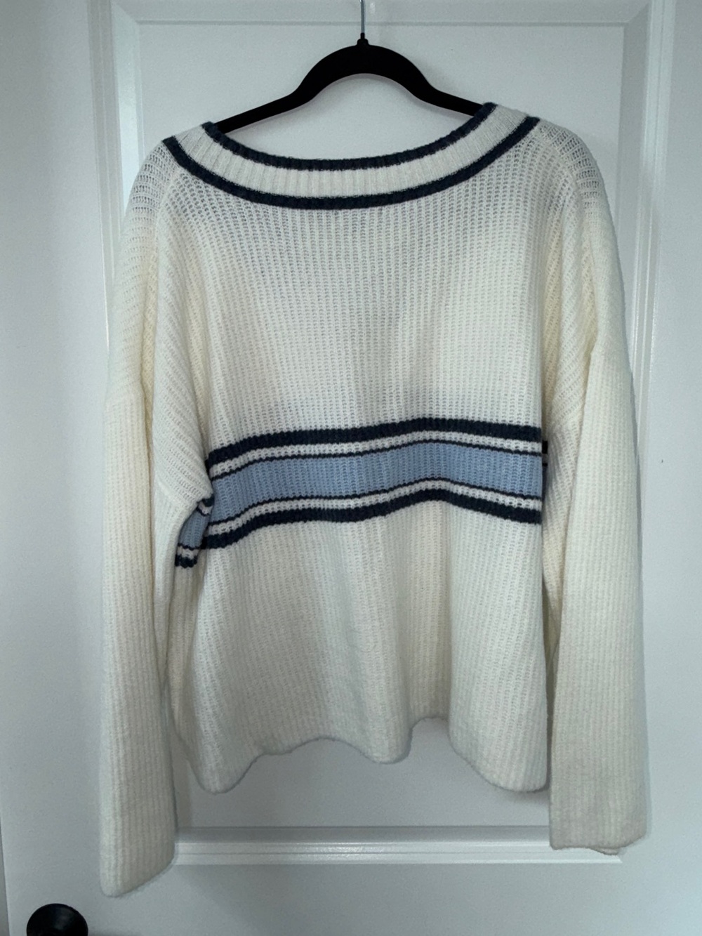 Wild Fable Cream & Navy Varsity Stripe V-Neck Sweater – Size XXL - Picture 6 of 6